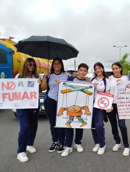 Unidad Educativa Lidera Marcha Contra el Tabaco