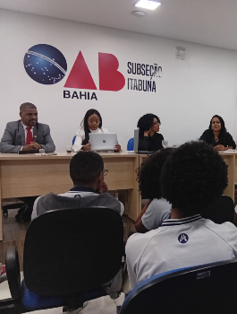 Estudantes participam de debate sobre Direitos Humanos