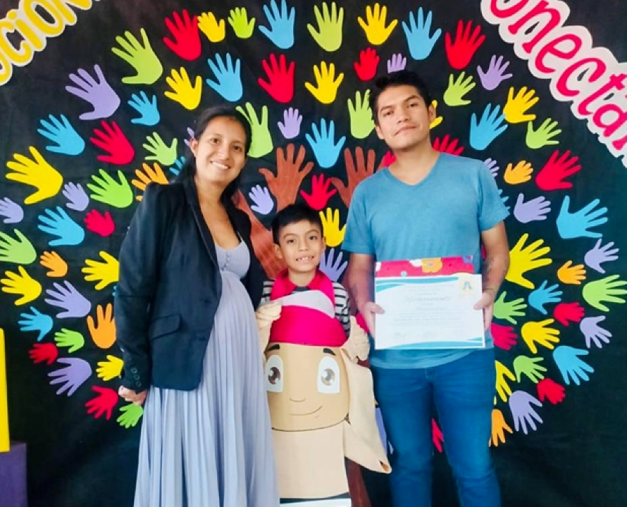 Estudiante se destaca en la Competencia de Retahílas