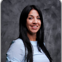 Debora Delaroli Queiroz