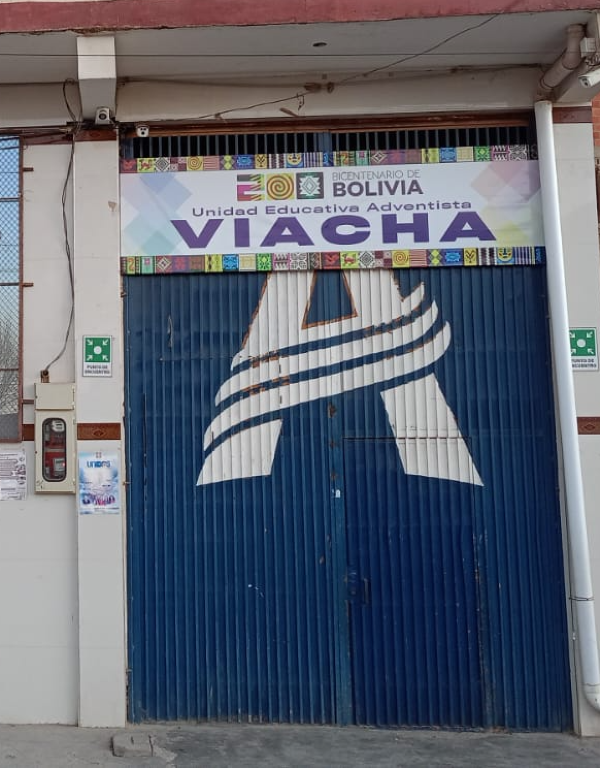 INGRESO PRINCIPAL DE LA UNDAD EDUCATIVA VIACHA