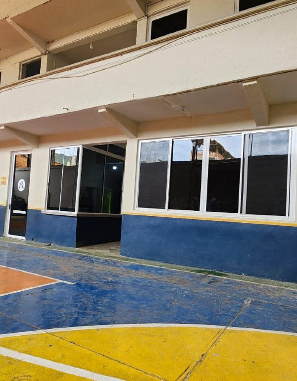 Aulas de la UE Adventista Caranavi