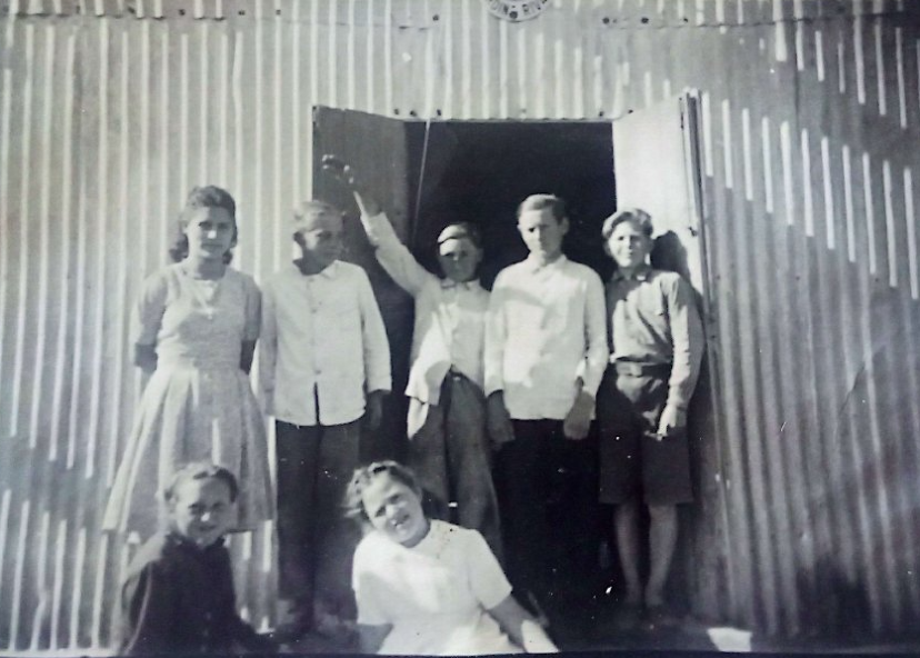 Primeros estudiantes de la Escuela Obispo Norte