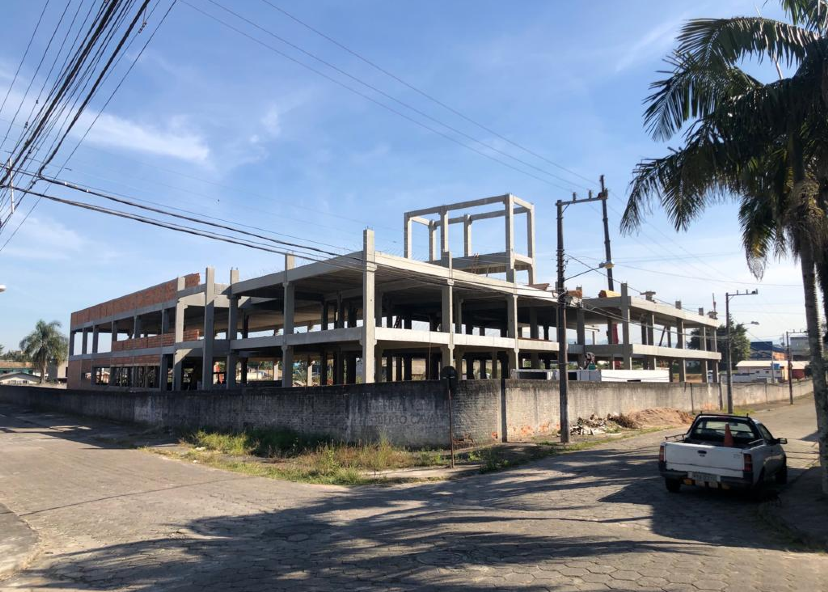 Construção da unidade escolar